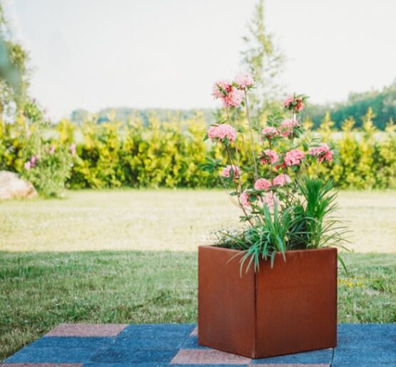 GrillSymbol Corten Steel Planter Fiora S, 30x30x30 cm GrillSymbol Corten Steel Planter Fiora S, 30x30x30 cm